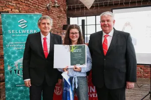 Danke Schiri - auch unsere Vereinsschiedsrichterin Pauline Linsel wurde geehrt